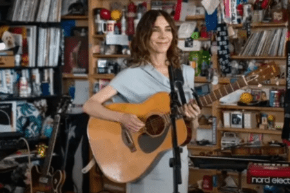 Assista PJ Harvey na nova edição de Tiny Desk Concert