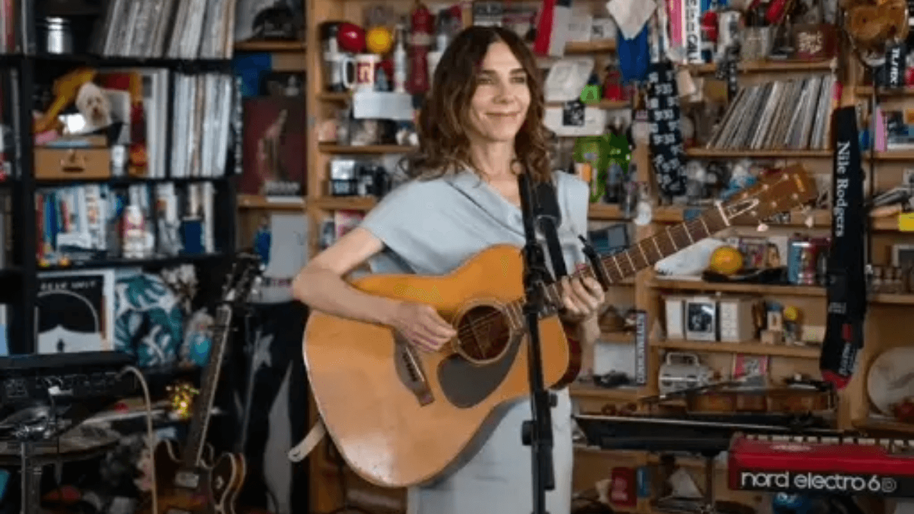 Assista PJ Harvey na nova edição de Tiny Desk Concert