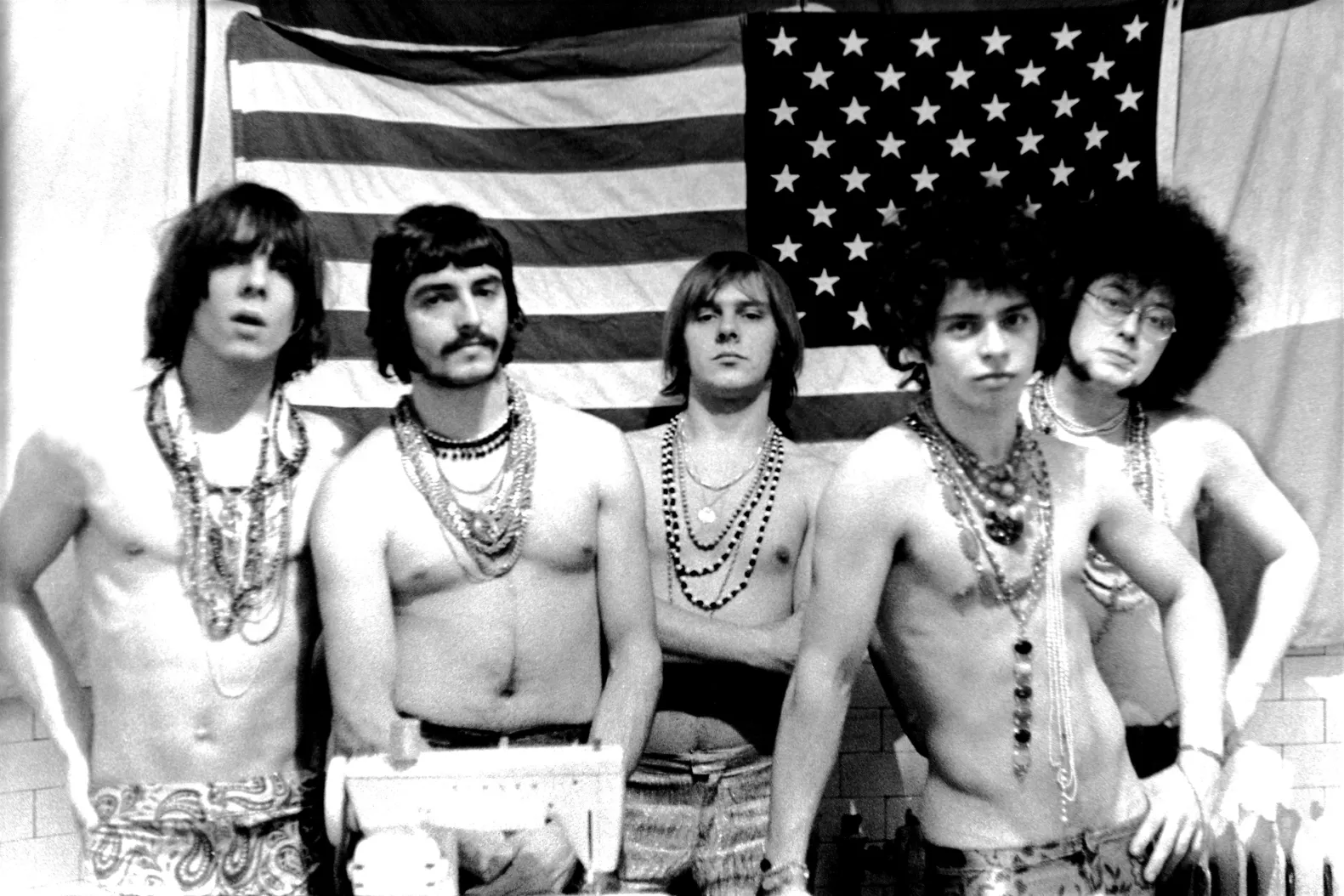 MC5 – da esquerda para direita: Fred “Sonic” Smith, Dennis “Machine Gun” Thompson, Rob Tyner, Wayne Kramer e Michael Da