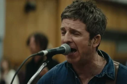 Noel Gallagher lança vídeo tocando duas faixas de Oasis no Abbey Road