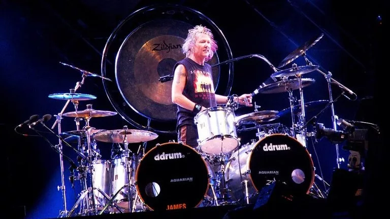 Ex-baterista do Scorpions e Kingdom Come James Kottak morre aos 61 anos