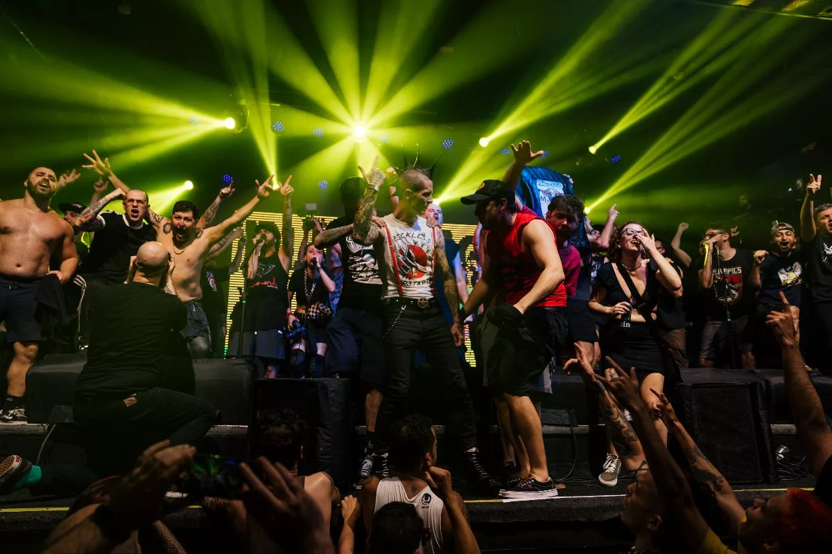 Fãs invadem palco do Blind Pigs em celebração de 30 anos / Foto: Filipe Redondo