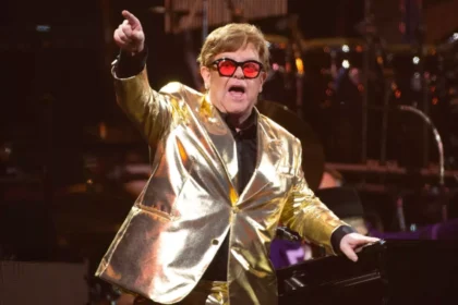 Elton John apoia Paul McCartney em crítica a mudanças nas leis de direitos autorais envolvendo IA