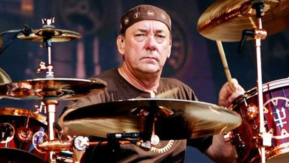 O livro final do Neil Peart do Rush tem previsão para 2024
