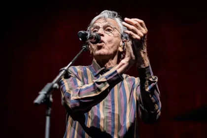 Como o Caetano Veloso fez do seu término de relacionamento um dos melhores álbuns de sua carreira