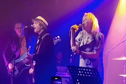 Courtney Love se une a Billie Joe Armstrong no palco em londres para Interpretar Tom Petty