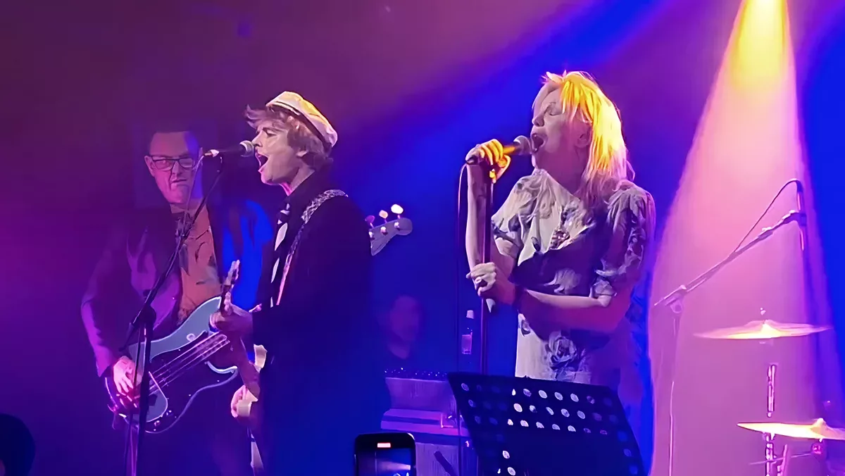 Courtney Love se une a Billie Joe Armstrong no palco em londres para Interpretar Tom Petty