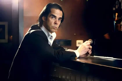 Nick Cave comenta livro de Russell Brand: “Bom para o ateísmo”