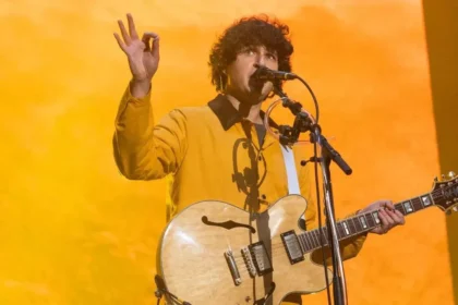 Vampire Weekend divulga novo single Classical