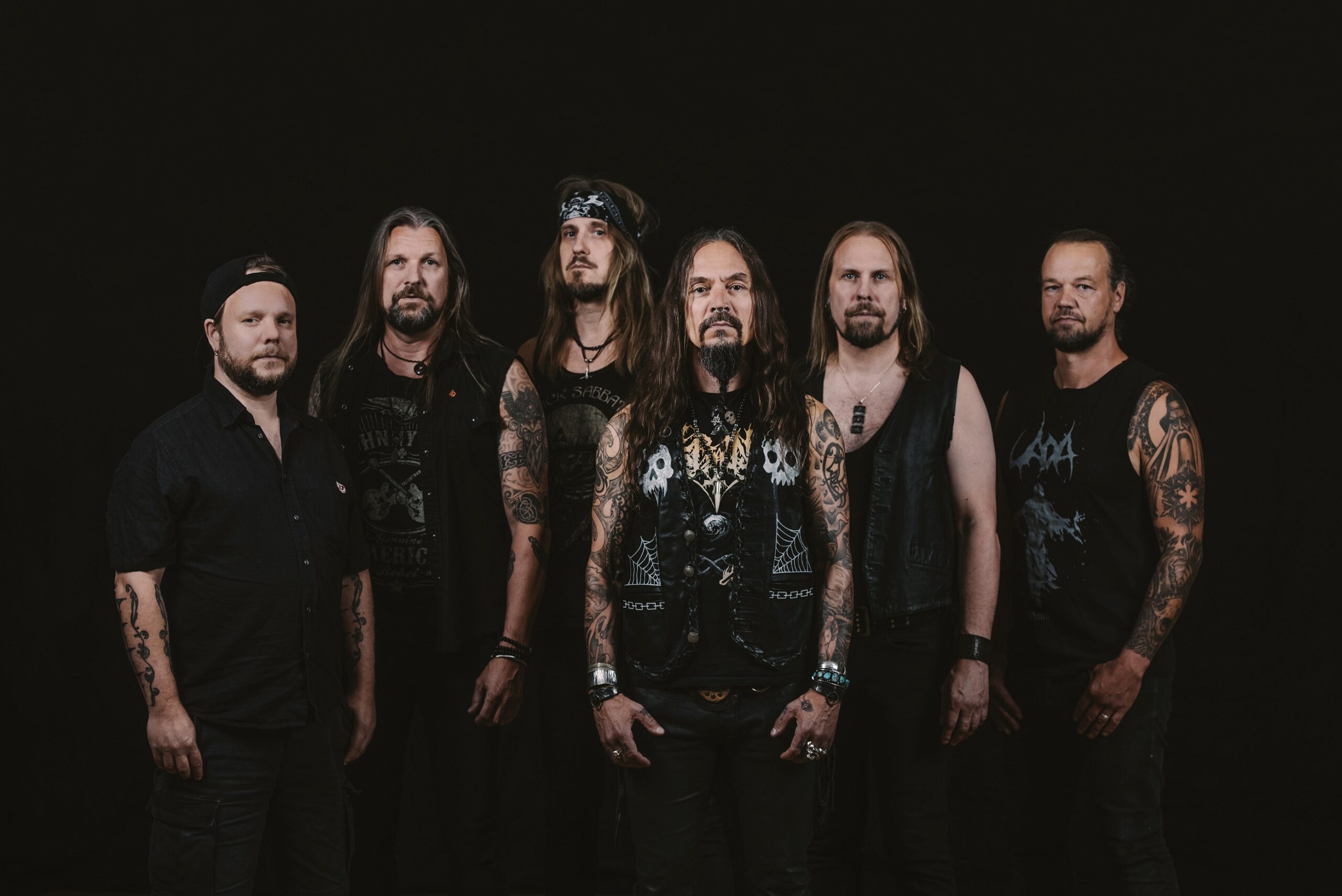Amorphis anuncia ausência do baixista na turnê europeia
