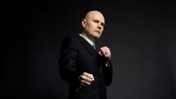 Carro atinge casa de chá de Billy Corgan e fere sua sogra