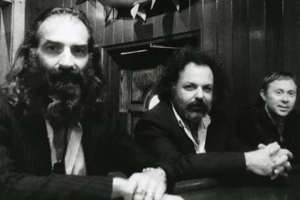 Dirty Three anunciam álbum após 12 Anos “Love Changes Everything”