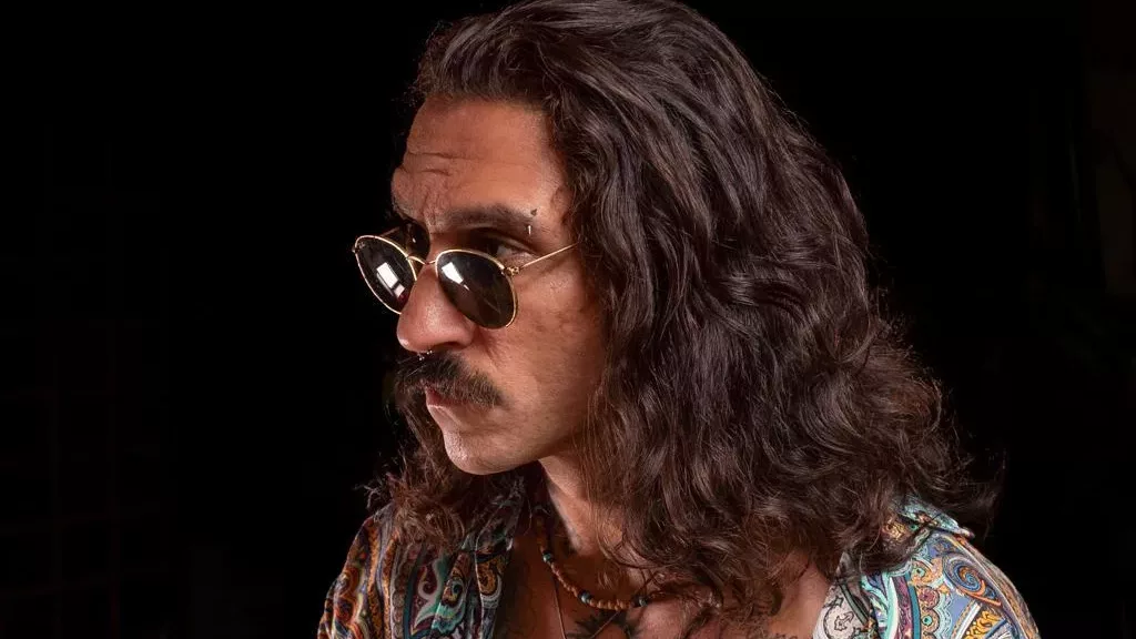 Kauan Calazans traz positividade no reggae rock “Seja Como For”