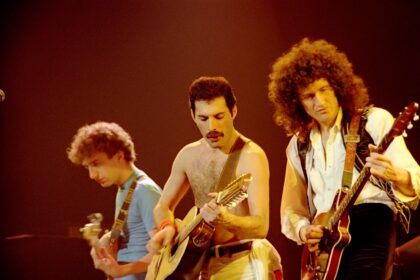 A transformação visual de Freddie Mercury e as escolhas controversas no fim do Queen