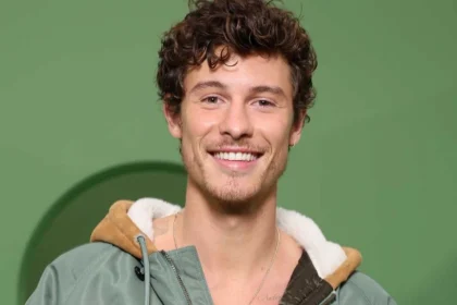 Shawn Mendes encanta fãs com cover de clássico do country rock