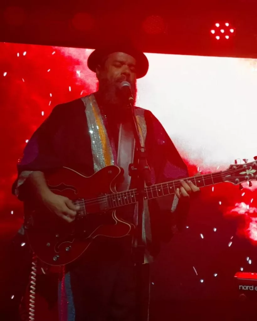 The Baggios comemora os 20 anos de carreira em show incendiário em Porto Alegre