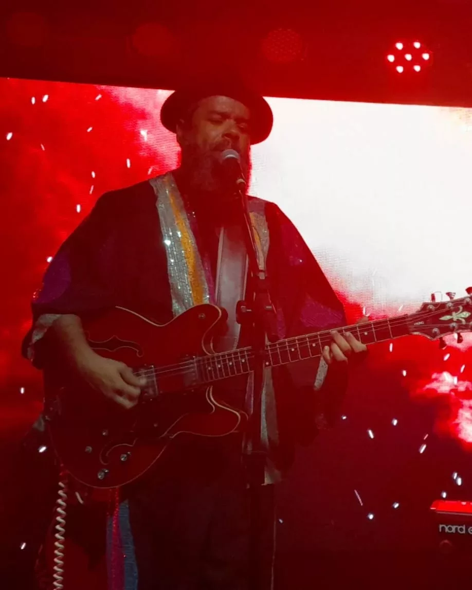 The Baggios comemora os 20 anos de carreira em show incendiário em Porto Alegre