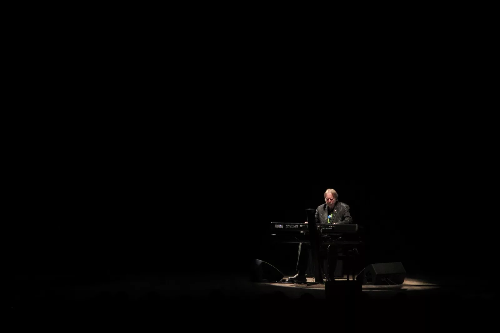O show de um homem só. Rick Wakeman abre a turnê brasileira em noite mágica