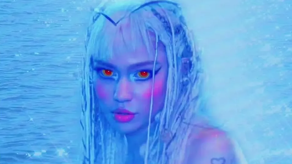 Grimes faz previsões preocupantes sobre IA na indústria musical