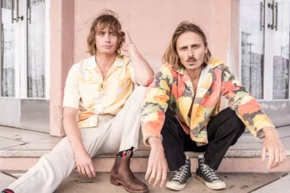 Lime Cordiale lança novo single e clipe, “The Big Reveal; Au l’hypocrite”
