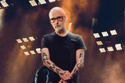Moby retorna após 10 anos e lança single “Dark Days” com Lady Blackbird