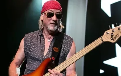 Roger Glover diz que decisão de recrutar Dweezil Zappa para remixar ‘Machine Head’ foi ‘provavelmente uma ideia de marketing’