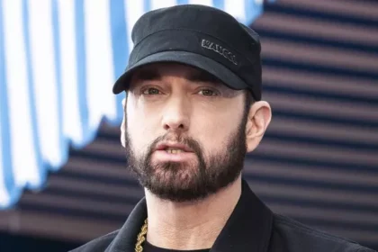 Eminem publica obituário falso de Slim Shady no jornal de Detroit