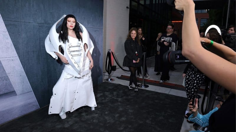 Lady Gaga diz que nova música é diferente de tudo o que já fez