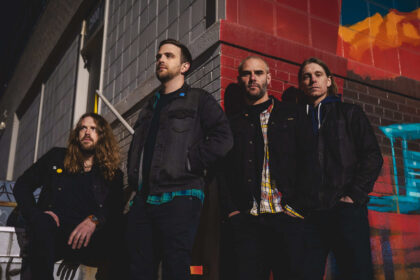 Abrams compartilha faixa título e vídeo do próximo álbum “Blue City”
