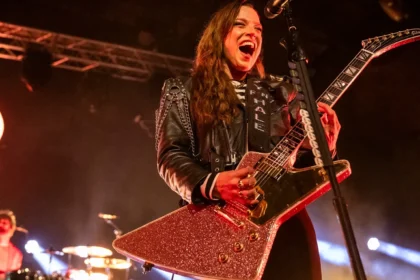 Lzzy Hale faz primeiros shows como frontman do Skid Row