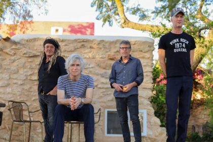 Nada Surf anuncia novo álbum e compartilha single “In Front of Me Now”