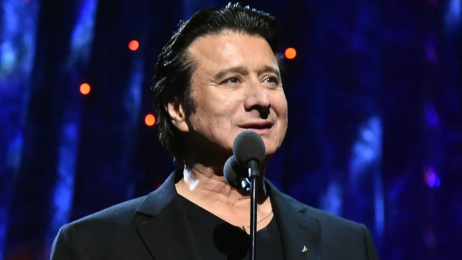 Steve Perry assina com nova gravadora e cogita voltar aos palcos