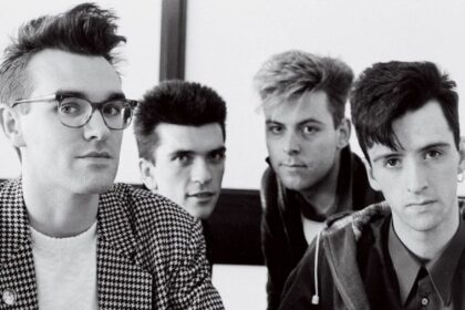Morrissey e Johnny Marr deixam desavenças de lado em lançamento dos Smiths