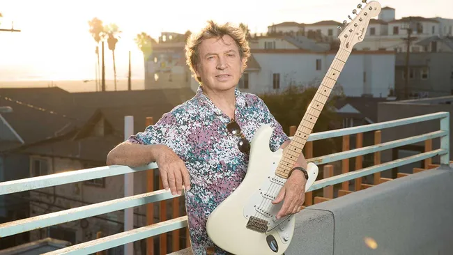 Andy Summers e seu novo single “Into The Blue”