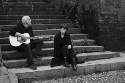 Ouça novo single de David Gilmour com participação de sua filha