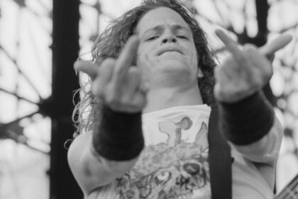 Ausência de baixo em disco do Metallica foi uma estratégia deliberada?