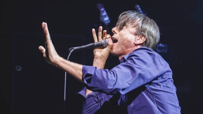 Suede está gravando seu novo álbum barulhento e cru