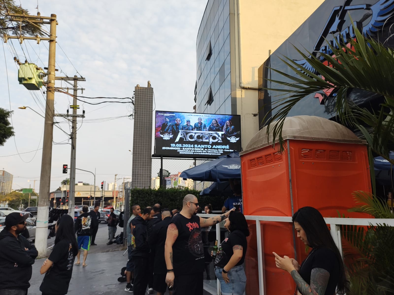 Accept lança nova versão de “Balls To The Wall” com Rob Halford e astros do metal