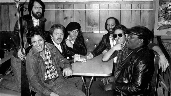 Músicos da E Street Band relatam versão elétrica do clássico introspectivo “Nebraska” de Bruce Springsteen