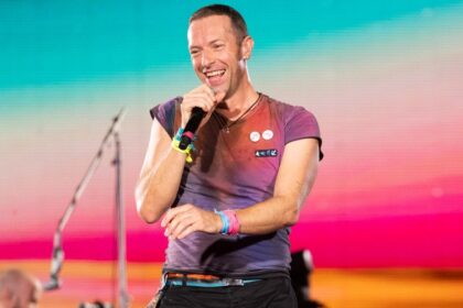 Coldplay revela inédita ‘All My Love’ em primeira apresentação na Grécia