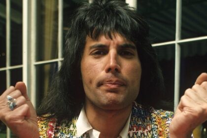 Com o que Freddie Mercury trabalhou antes da fama?