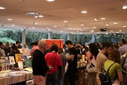 Feira do Livro Reconstrói RS movimenta mais de R$ 300 mil em vendas e reúne 10,4 mil pessoas em Porto Alegre