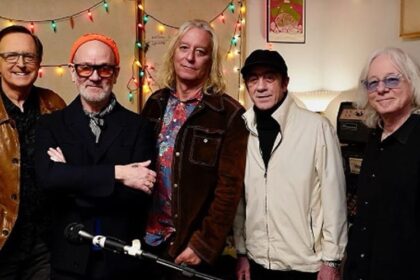 REM se reúne para primeira entrevista em 30 anos