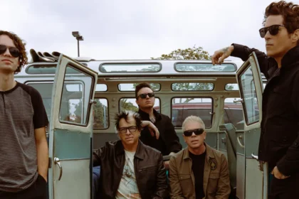 The Offspring anuncia novo álbum SUPERCHARGED e revela single “Make It All Right”