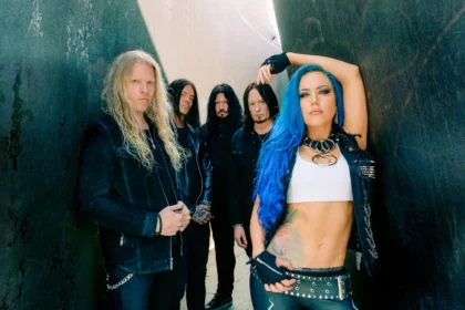 Alissa White-Gluz descreve saída do Arch Enemy como “difícil”