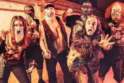 Morre Pinche Peach, vocalista da banda Brujeria, aos 57 anos