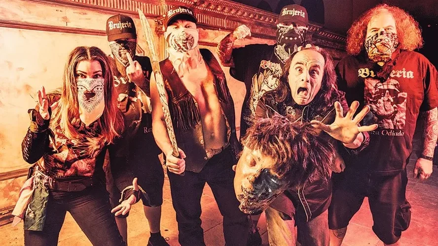 Morre Pinche Peach, vocalista da banda Brujeria, aos 57 anos