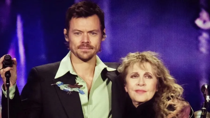 Harry Styles e Stevie Nicks homenageiam Christine McVie com “Landslide”