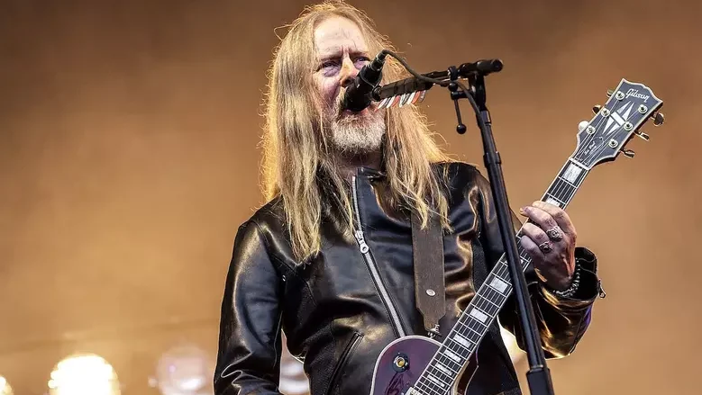 Assista Jerry Cantrell estreando ao vivo seu novo single “Afterglow”