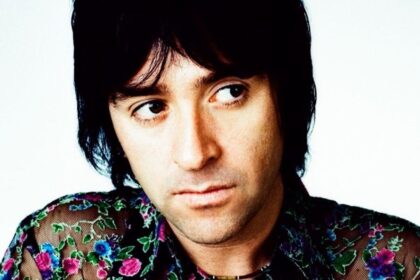 Johnny Marr relança seu álbum de 2003 com The Healers e compartilha a inédita “All Out Attack”